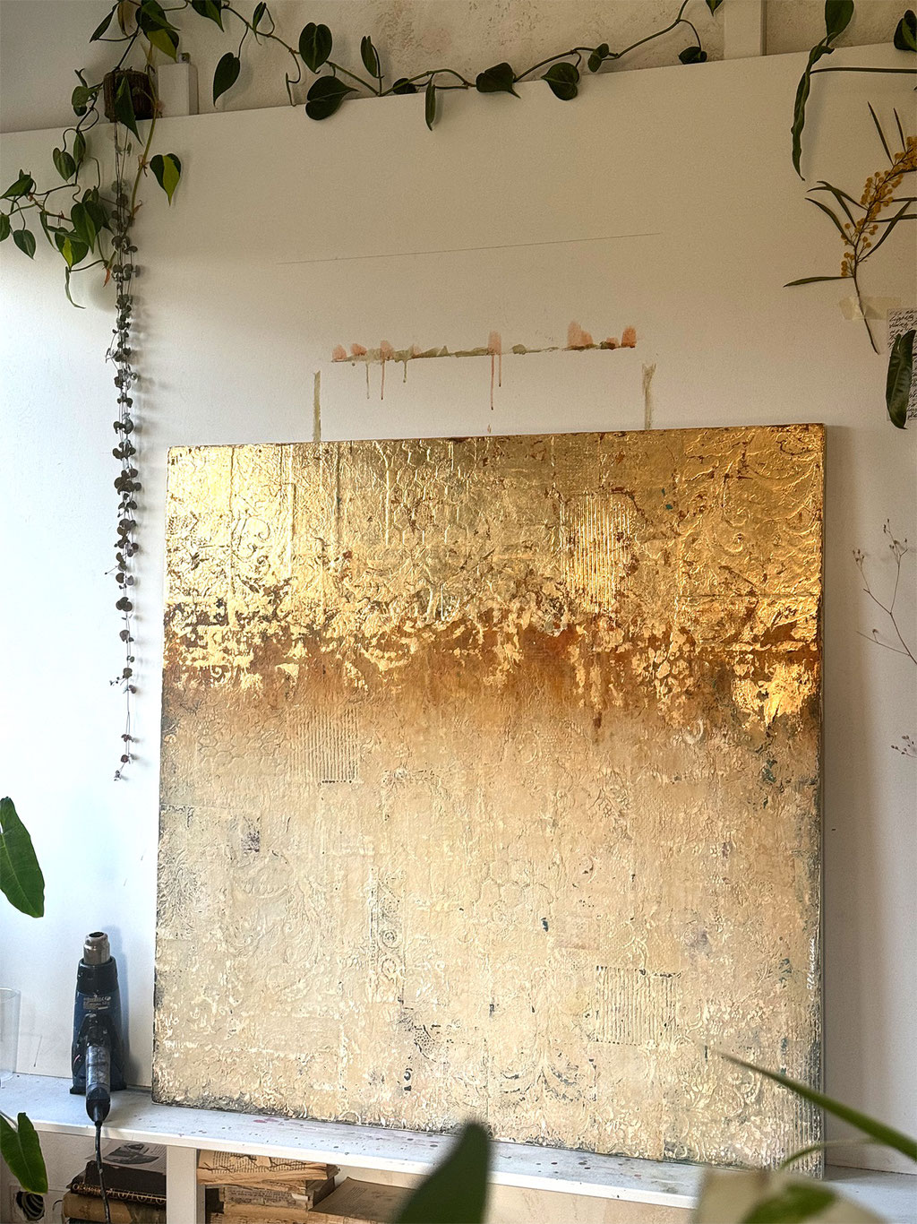 © Conni Altmann, Abstraktes Gemälde "Golden hour", Mixed Media mit Schlagmetall gold auf Sperrholz, ca. 100 x 100 x 2 cm, www.ateliertantetrulla.de