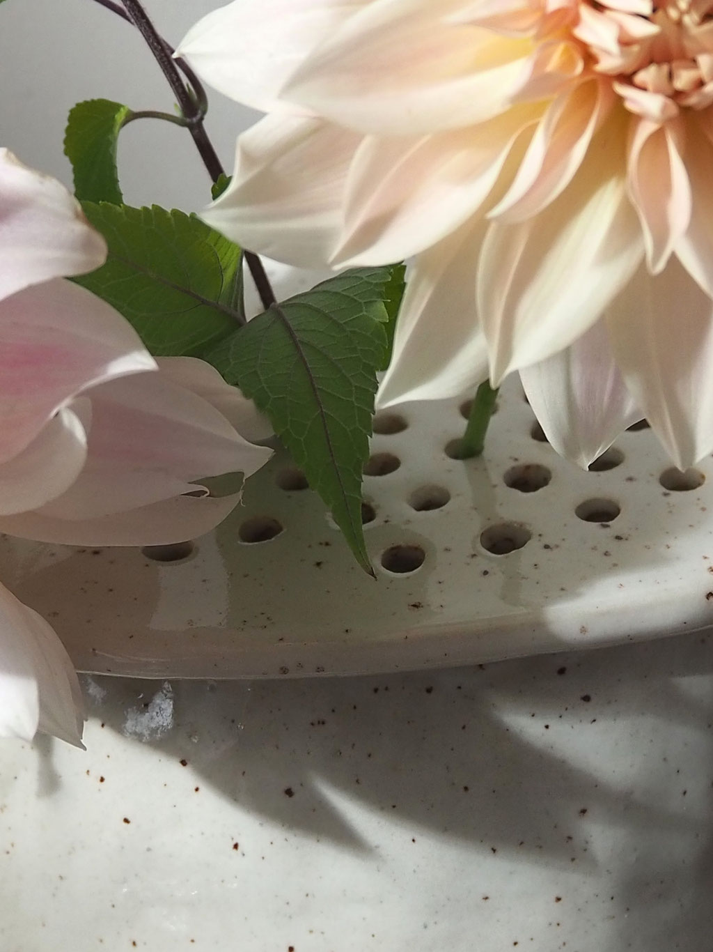 Keramikkunst Skulptur Vase Deckelgefäß mit Figur, Kunst von Conni Altmann