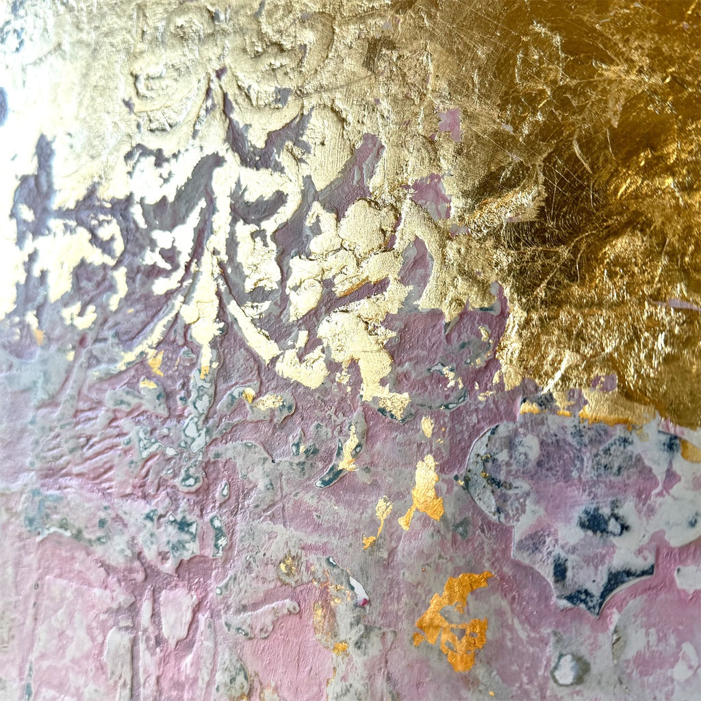 © Conni Altmann, Abstraktes Gemälde "Just beneath the surface", Mixed Media mit Schlagmetall gold auf Sperrholz, ca. 80 x 80 x 2 cm, www.ateliertantetrulla.de