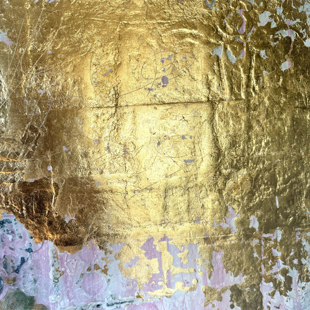 © Conni Altmann, Abstraktes Gemälde "Just beneath the surface", Mixed Media mit Schlagmetall gold auf Sperrholz, ca. 80 x 80 x 2 cm, www.ateliertantetrulla.de