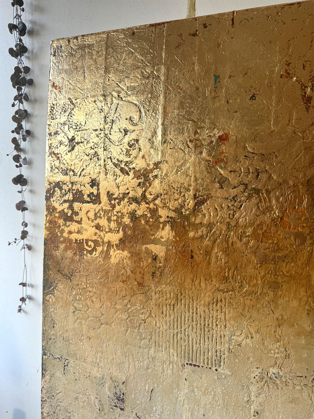 © Conni Altmann, Abstraktes Gemälde "Golden hour", Mixed Media mit Schlagmetall gold auf Sperrholz, ca. 100 x 100 x 2 cm, www.ateliertantetrulla.de