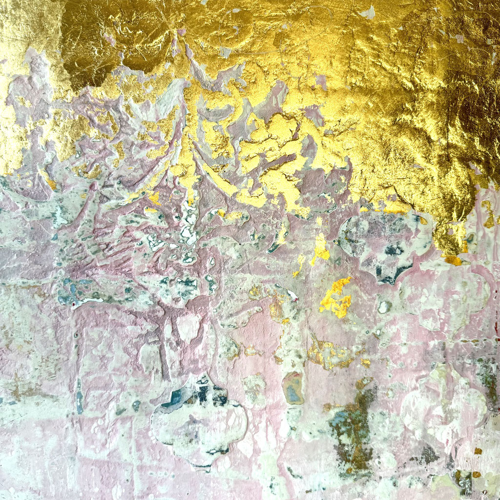© Conni Altmann, Abstraktes Gemälde "Just beneath the surface", Mixed Media mit Schlagmetall gold auf Sperrholz, ca. 80 x 80 x 2 cm, www.ateliertantetrulla.de
