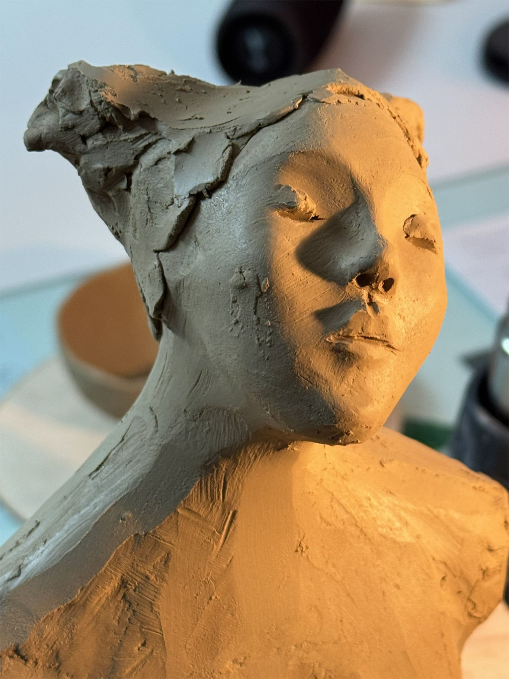 Figur aus Ton zu Musik modellieren