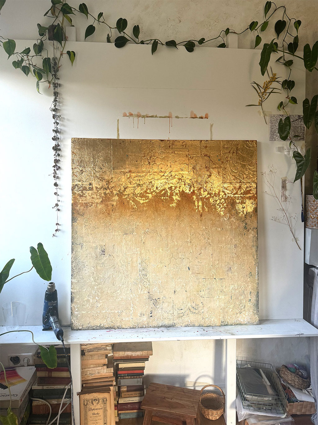 © Conni Altmann, Abstraktes Gemälde "Golden hour", Mixed Media mit Schlagmetall gold auf Sperrholz, ca. 100 x 100 x 2 cm, www.ateliertantetrulla.de