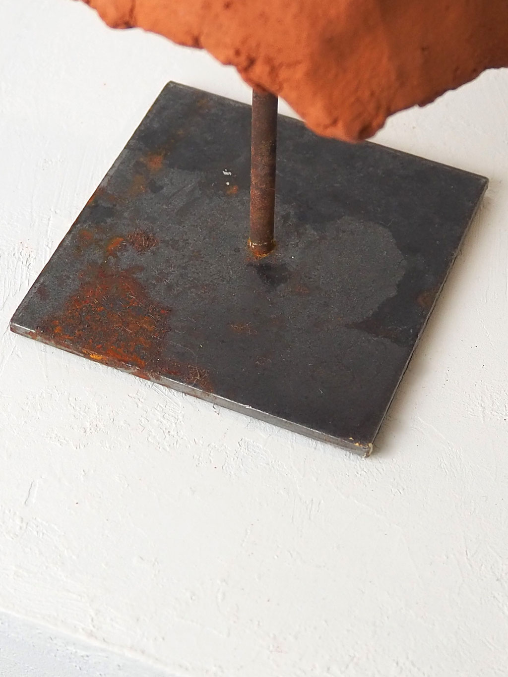 Keramikskulptur Gesicht aus rotem Ton