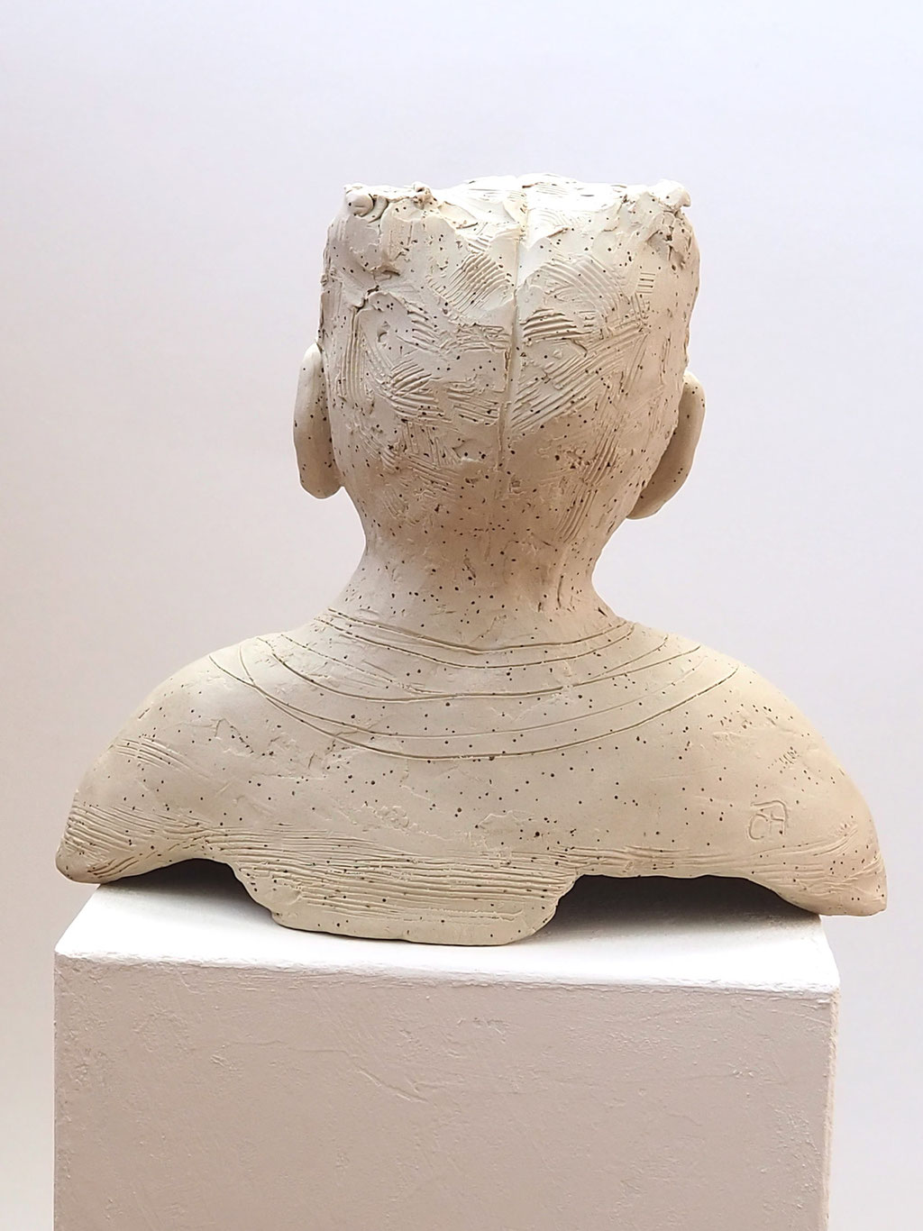 weisser Buddha auf Keramik