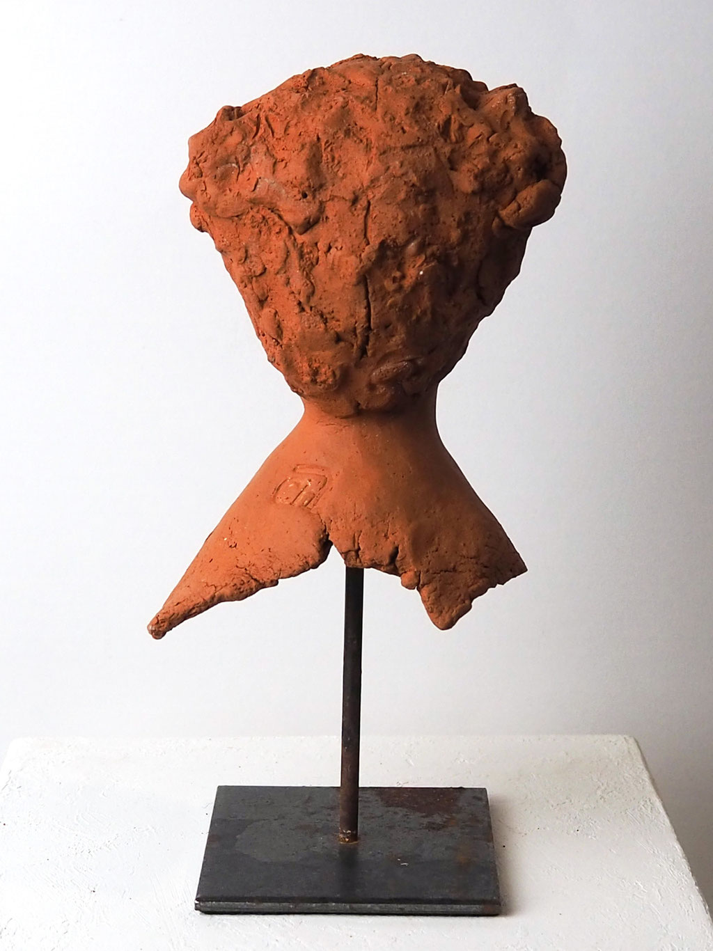 Keramikskulptur Gesicht aus rotem Ton