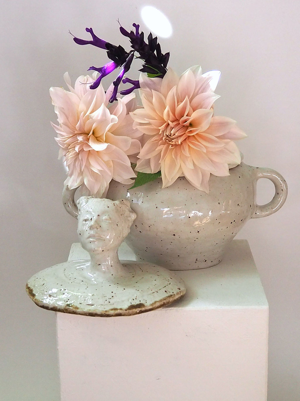 Keramikkunst Skulptur Vase Deckelgefäß mit Figur, Kunst von Conni Altmann