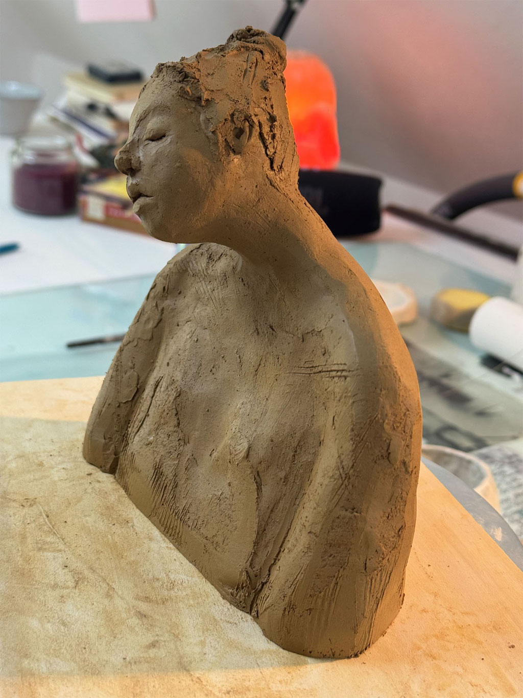Figur aus Ton