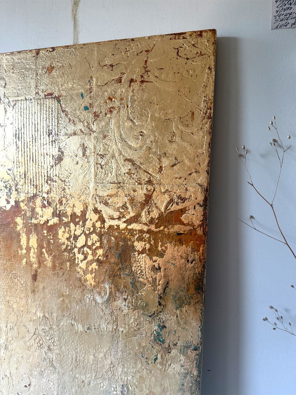 © Conni Altmann, Abstraktes Gemälde "Golden hour", Mixed Media mit Schlagmetall gold auf Sperrholz, ca. 100 x 100 x 2 cm, www.ateliertantetrulla.de
