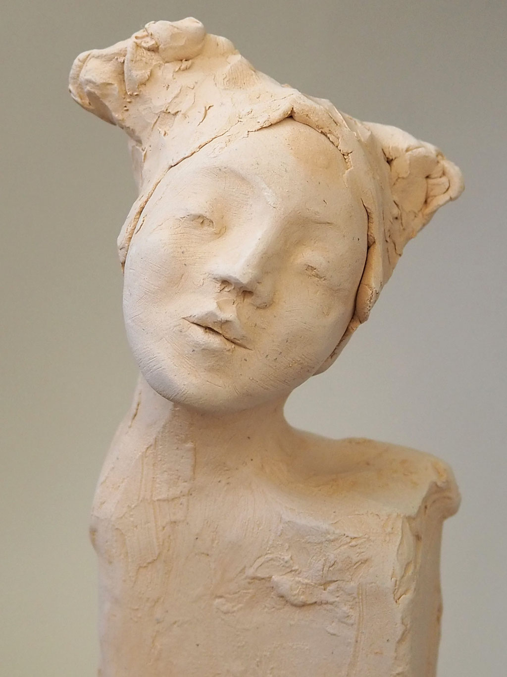 Keramikskulptur Mädchen abstrakt