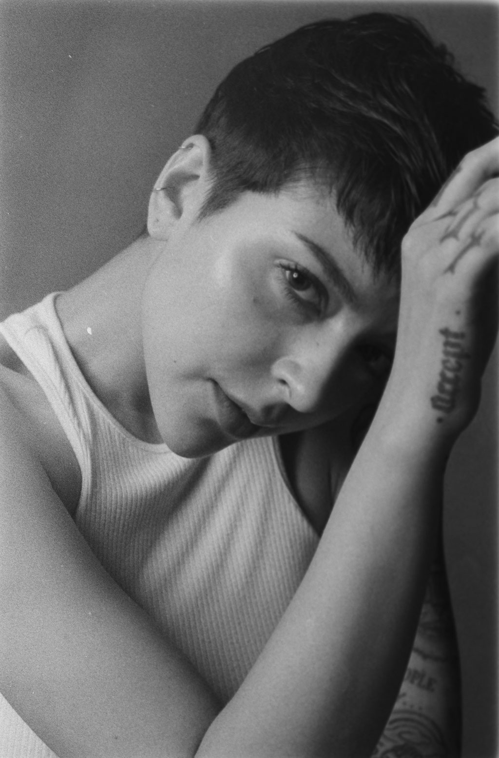 Schwarz-Weiß-Portrait, analog fotografiert.
