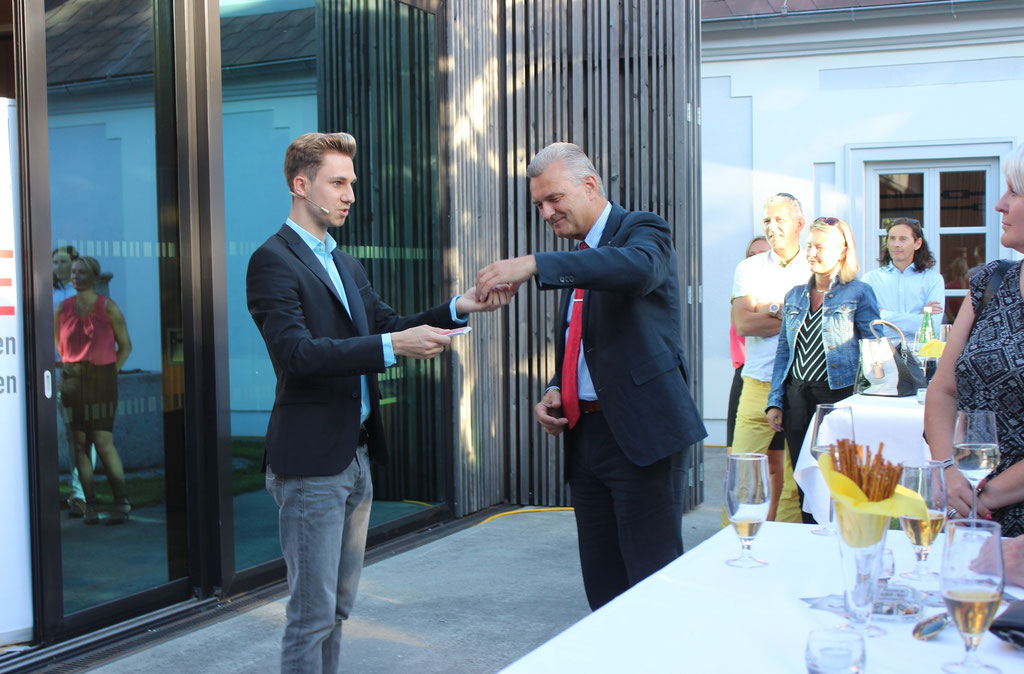 Zauberer Fur Hochzeiten Firmenfeiern Privatfeiern Magic Dominik