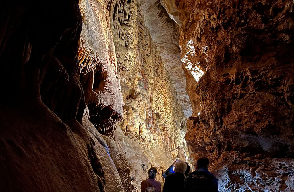 Visiter le patrimoine naturel sous-terrain- Grotte de Dargilan