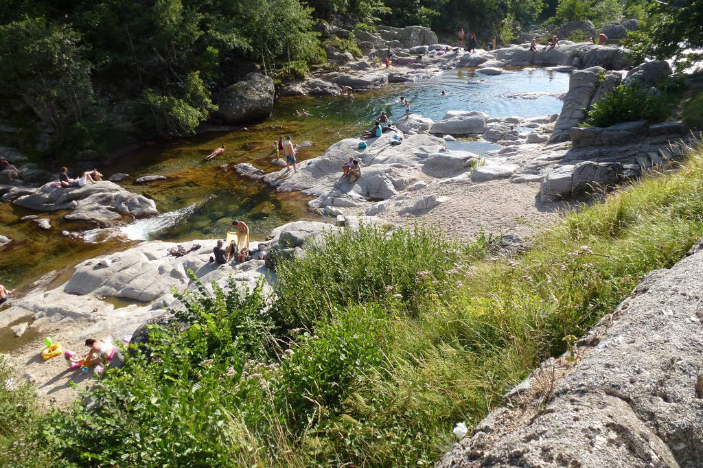 Se retrouver pour la baignade à "la plagette" au Pont-de-Montvert