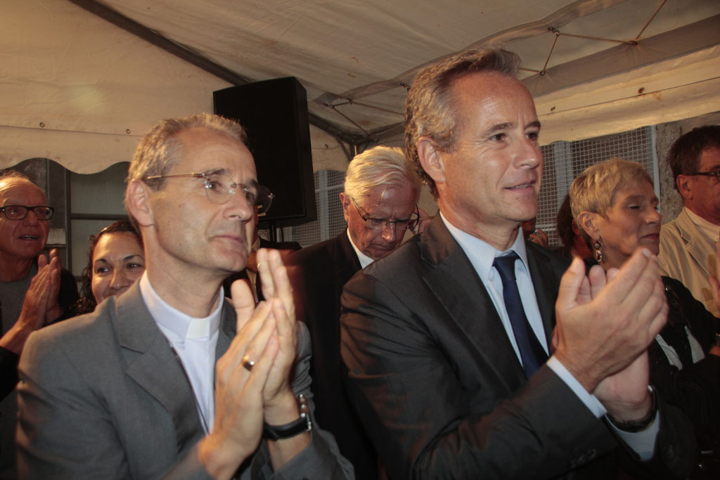 Mgr Jean-Paul Vesco, éveque d'Oran et son frère Gilles Vesco, adjoint aux nouvelles mobilités et nouveaux modes de vie urbains de la Ville de Lyon,  lors du renouvellement du voeu des Echevins - Musée de Fourvière - Lyon - 08 Sept 2013 © Anik COUBLE