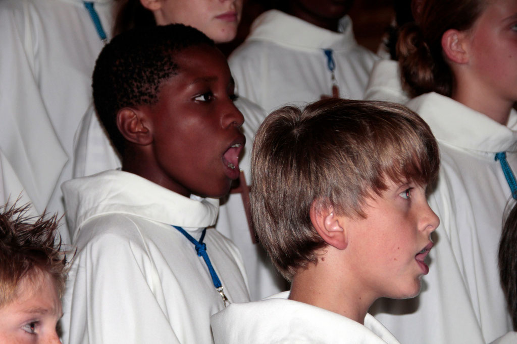 Les petits chanteurs de Saint Marc, lors du renouvellement du vœu des Echevins - Basilique de Fourvière - Lyon - 08 Sept 2013 © Anik COUBLE 