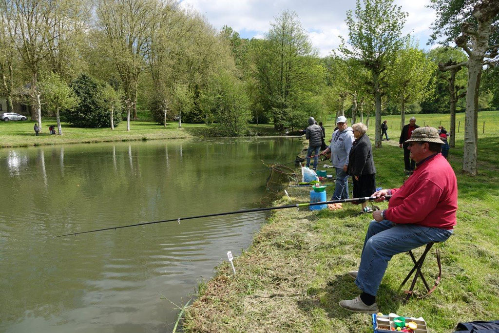 L'étang du parc du Château de Dormans est un spot de pêche très apprécié.