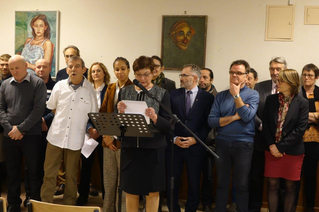 Jacqueline Picart accueille les participants, entourée de nombreux élus et acteurs du territoire.