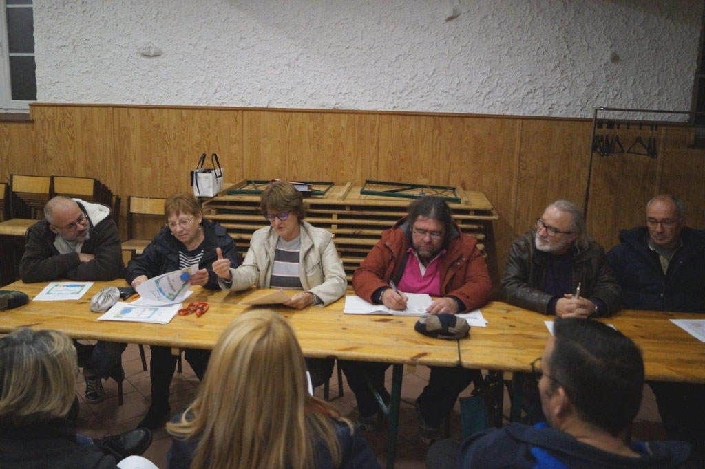 De gauche à droite : Frédéric Deguilhem, vice-président, Pascale Bré, trésorière, Françoise Ressouches, présidente, Patrick Brosseron, secrétaire-adjoint, Eric Rondeau, référent récit, Madjid Mammar, secrétaire, font le bilan de l'année écoulée...