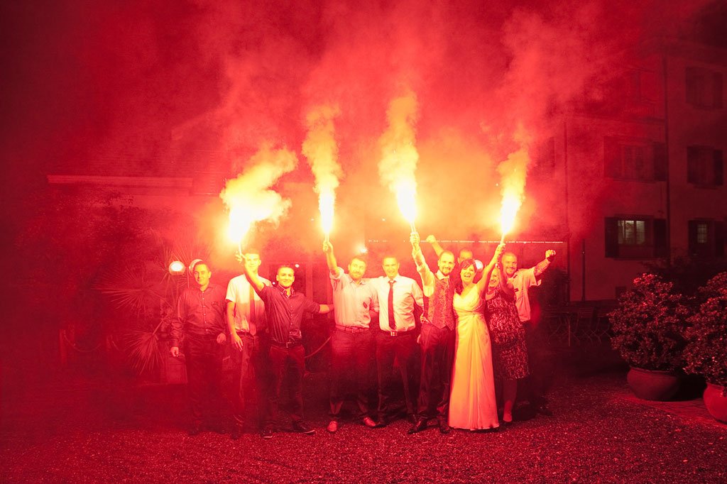 liebesgschicht-fotografie, negri, andelfingen, winterthur, schaffhausen, hochzeitsfotografin, fackelbild brautpaar