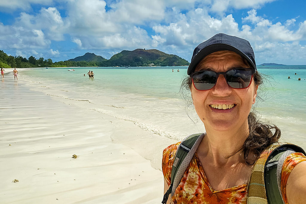 Britta am Strand Anse Volbert Praslin Seychellen