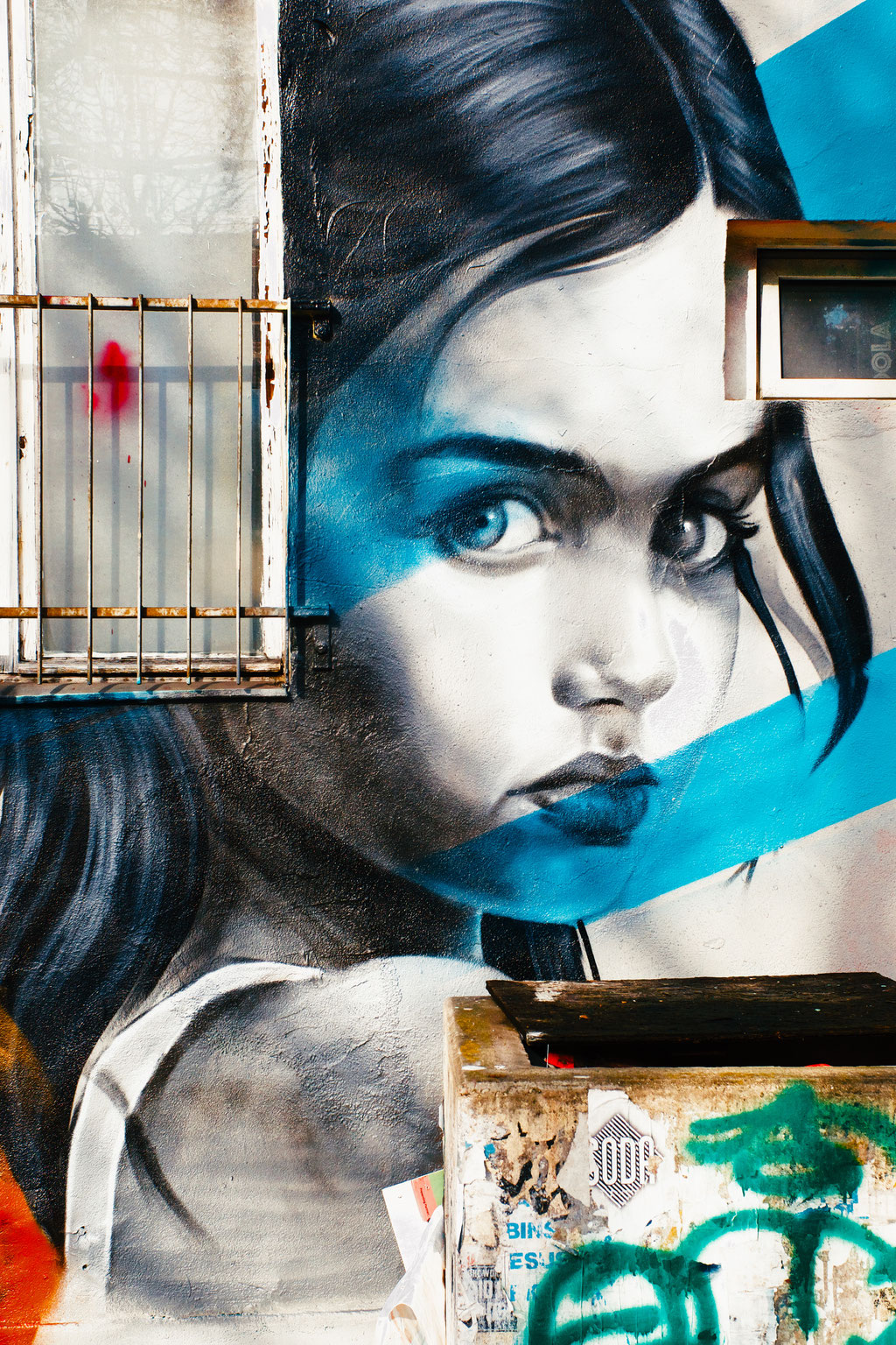 Hausfassade mit Street Art