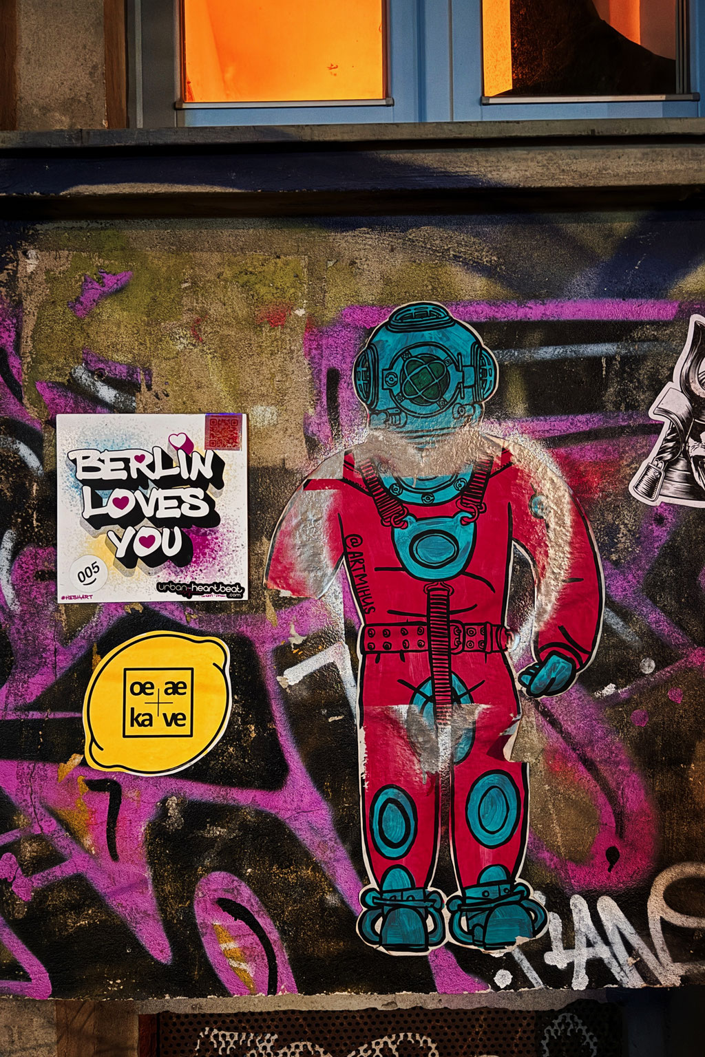 Hausfassade mit Street Art