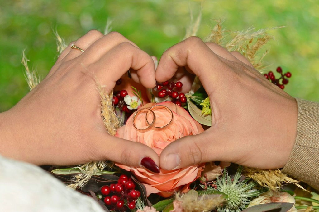 Hände vom Brautpaar - Hochzeitsfotograf Bad Oeynhausen