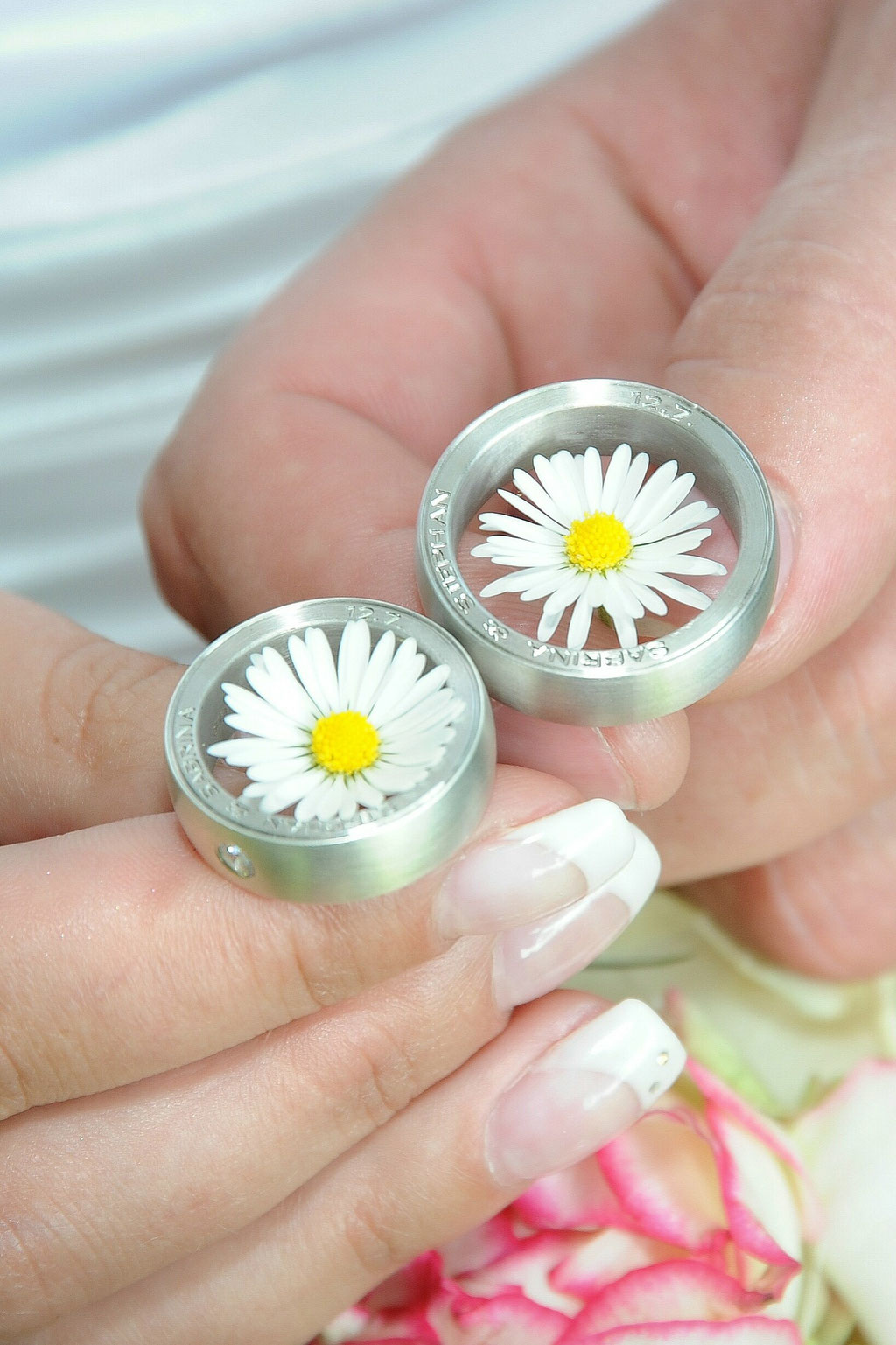 Ringe und Gänseblümchen - Hochzeitsfotograf Herford