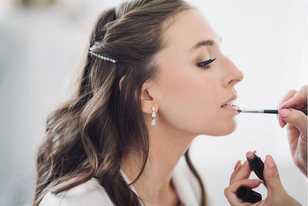 Braut wird gestyled - Hochzeitsfotograf Lemgo