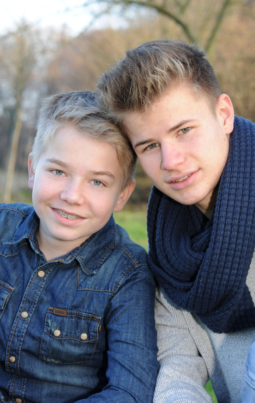 Geschwisterportraits zuhause 