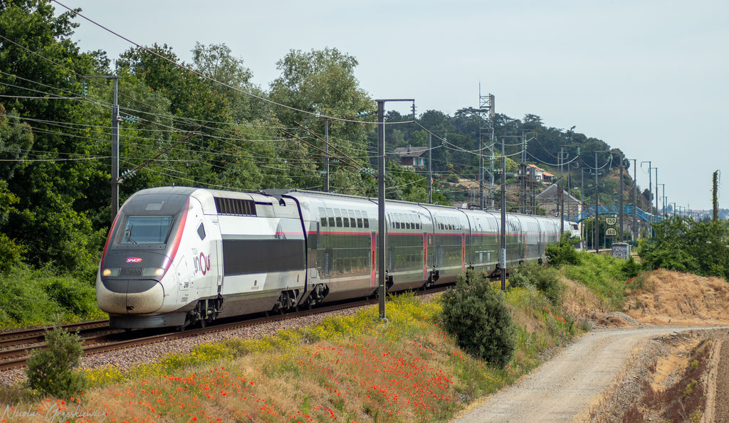 La 290 est en charge du Paris Montparnasse - Le Croisic n°8913 du 03 Juin 2020.