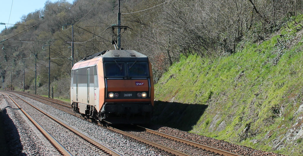 La BB 26089 remonte HLP vers Angers en ce 09 Mars 2014.