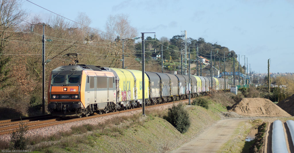 De la couleur à l'avant de ce 73307 SP - ITE Carnaud du 04-02-2020 avec la BB 26231 et 2 wagons Shimmns aux couleurs GATX. Les 27000 semblent avoir été évincées de ce train...