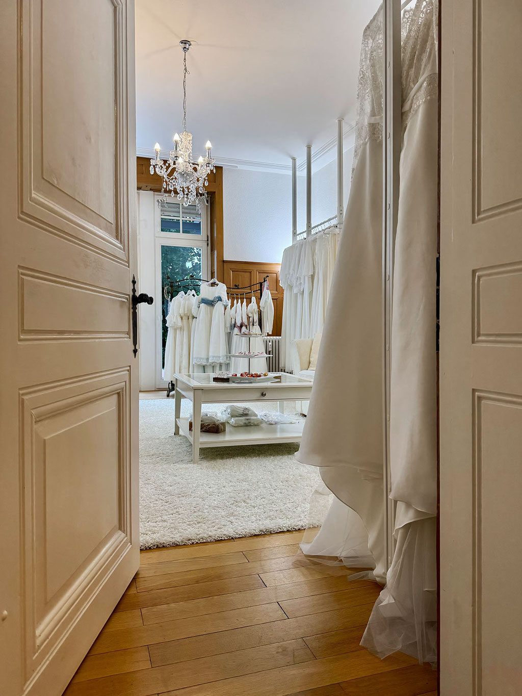 Blick in die Bridal Lounge von Brautmoden Schwarzwald