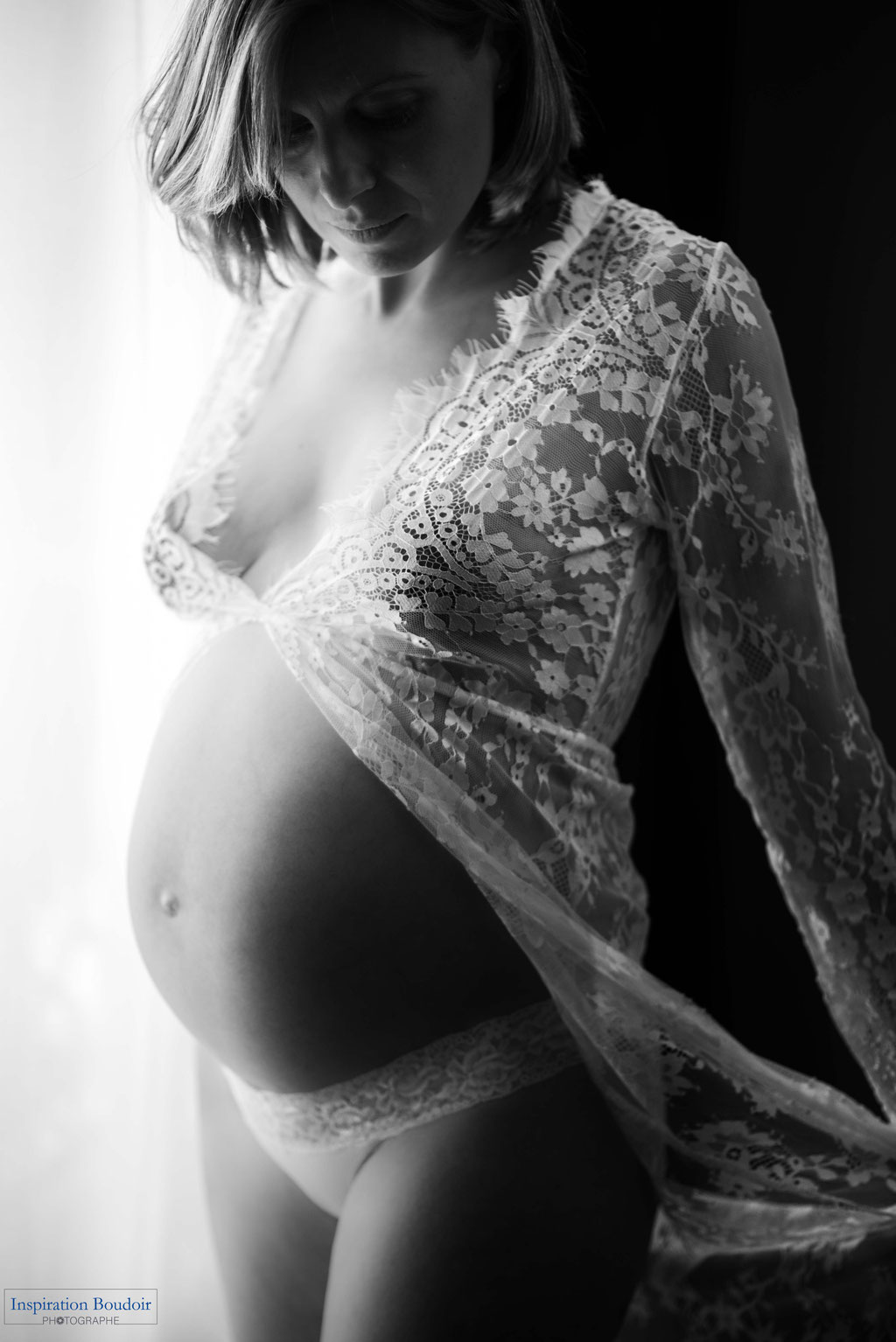 Inspiration-Boudoir Kiki Pix, photographe sensualité, femme enceinte, robe dentelle transparente