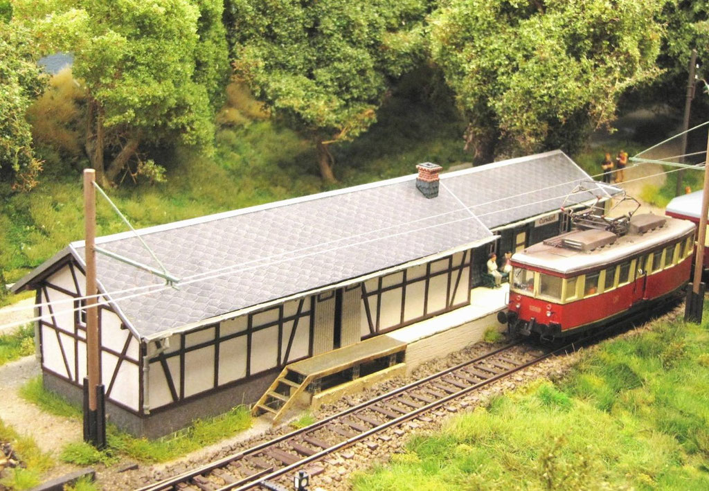 Station Cursdorf Teil 1 - Empfangsgebäude mit Güterschuppen