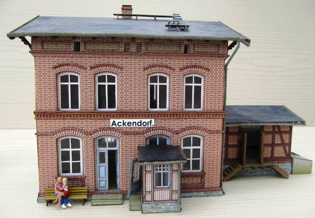Bahnhof Ackendorf mit Nebengebäude