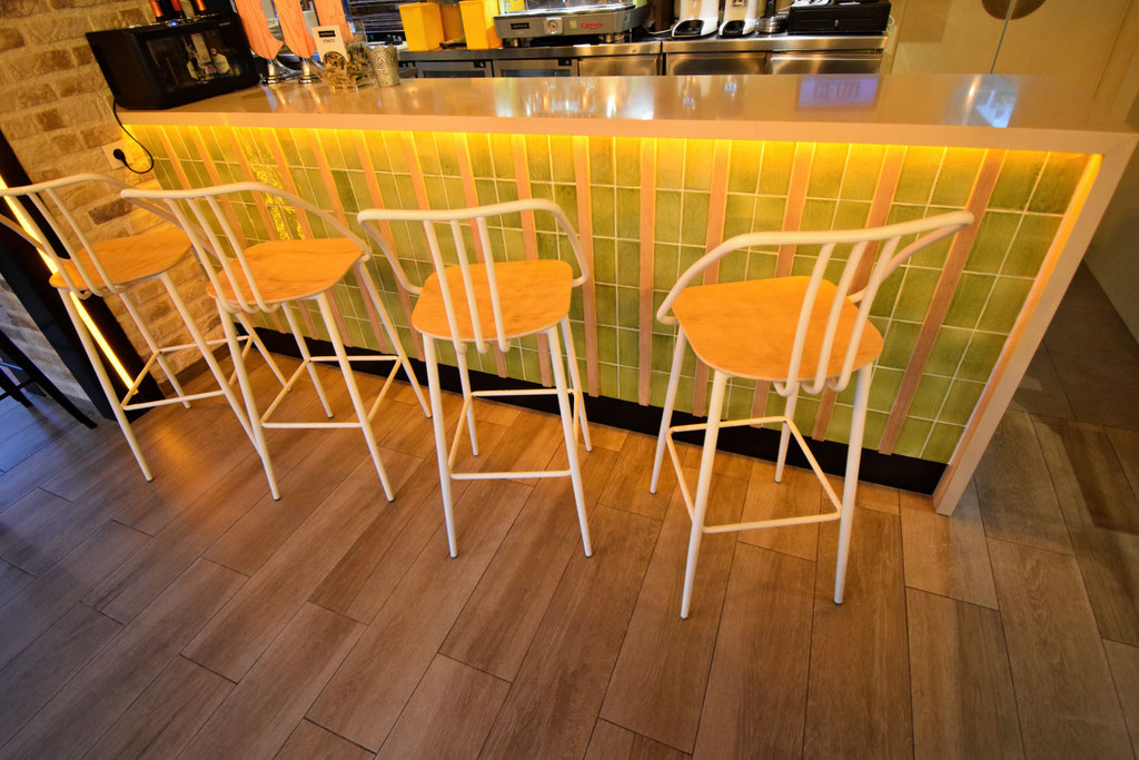 barras de bar BARRA DE SILESTONE MADERA Y CERÁMICA