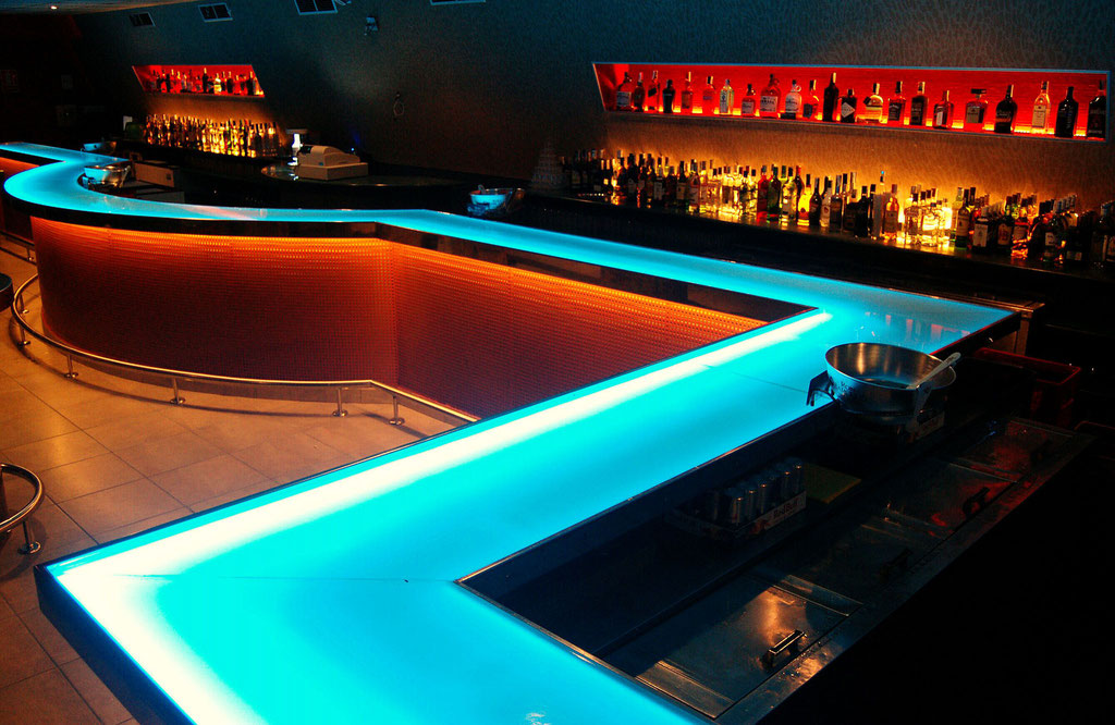 barras de bar  BARRA DE ACERO INOXIDABLE, VIDRIO Y PANEL COMPOSITE