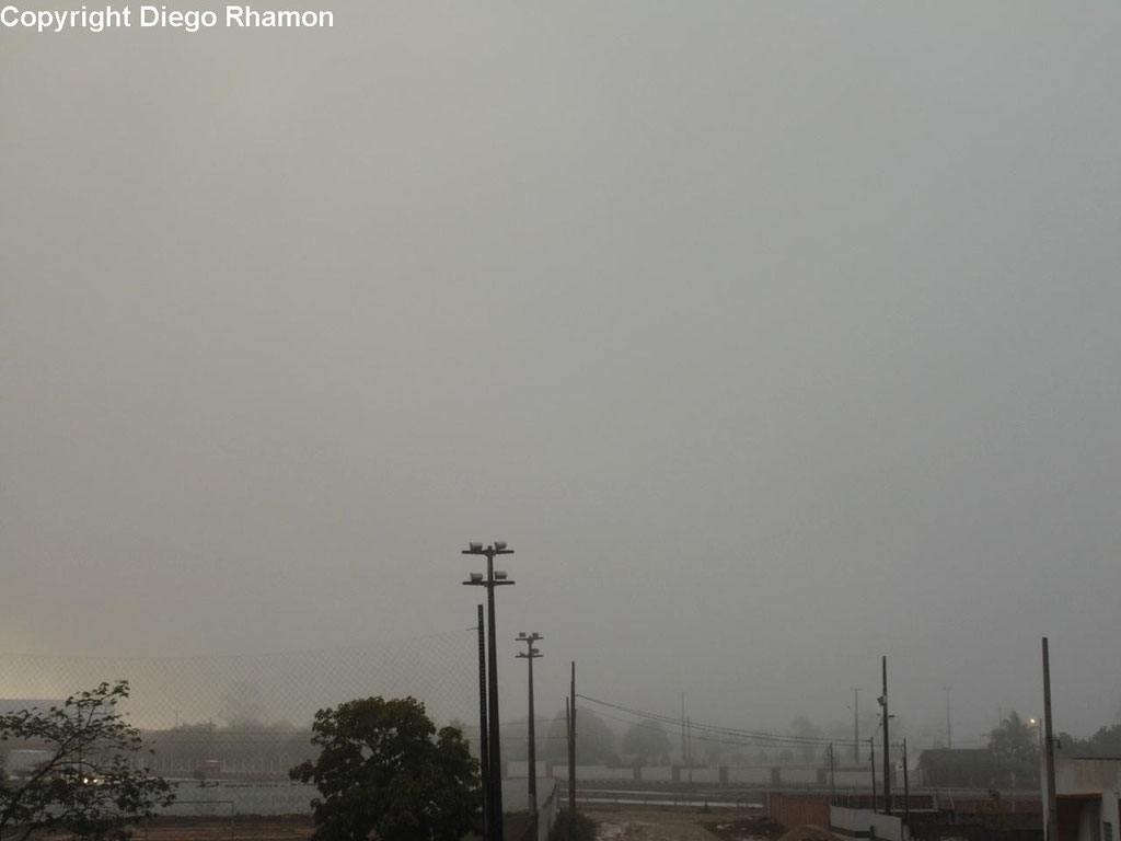 Stratus opacus vistas em Campina Grande, Paraíba, em 31/05/2015.