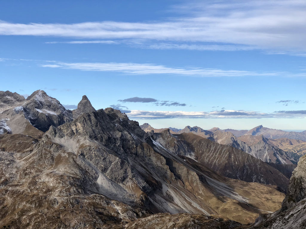 08.11.2018 Aussicht vom Mädelejoch auf Trettachspitze und Mädelegabel