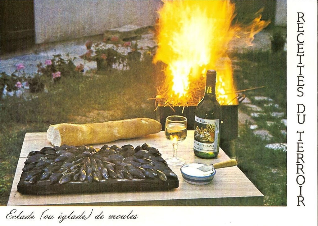 les aiguilles de pins très inflammables permettent de cuire les moules, c'est l'éclade 