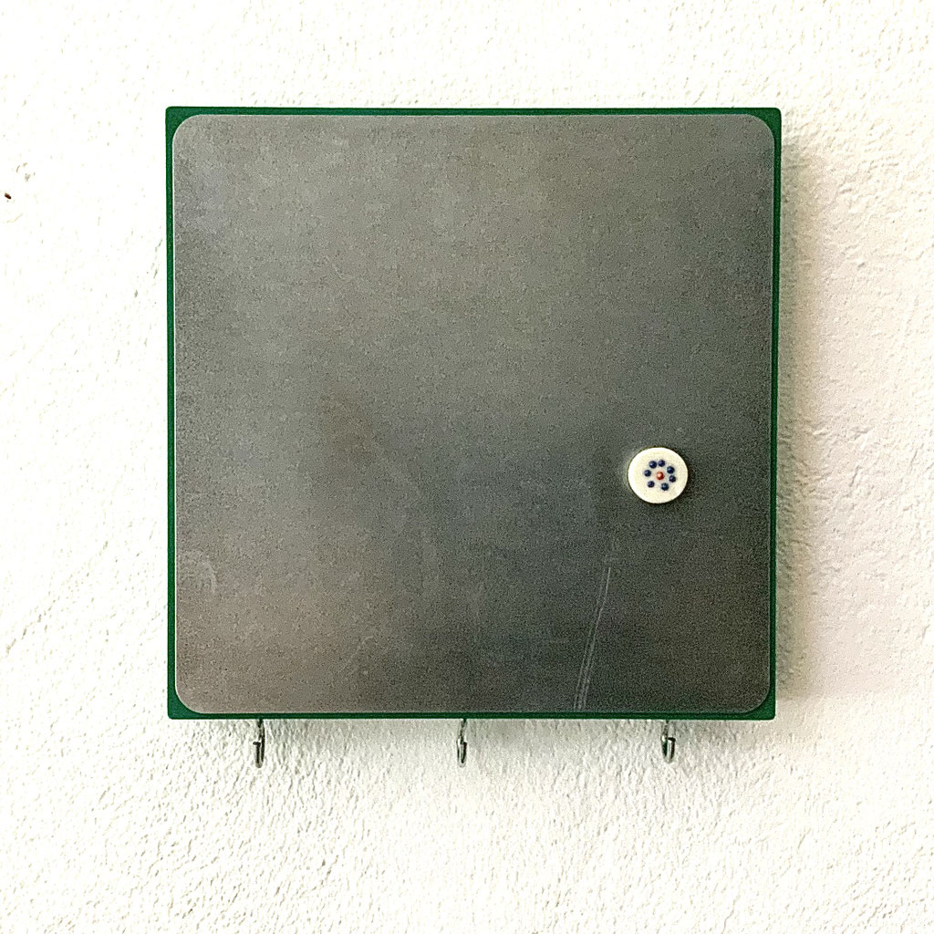 schluessel-pinnwand,leer,frontal,magnetisch