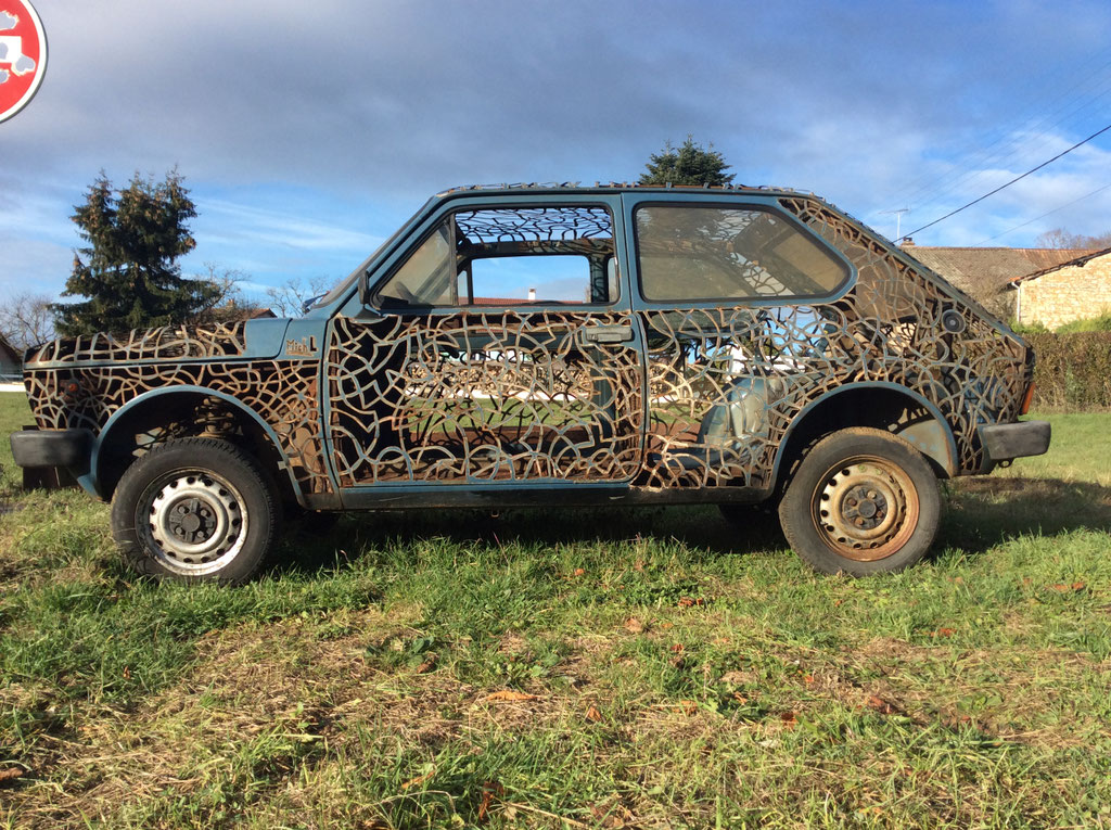 Fiat 127 entièrement sculptée