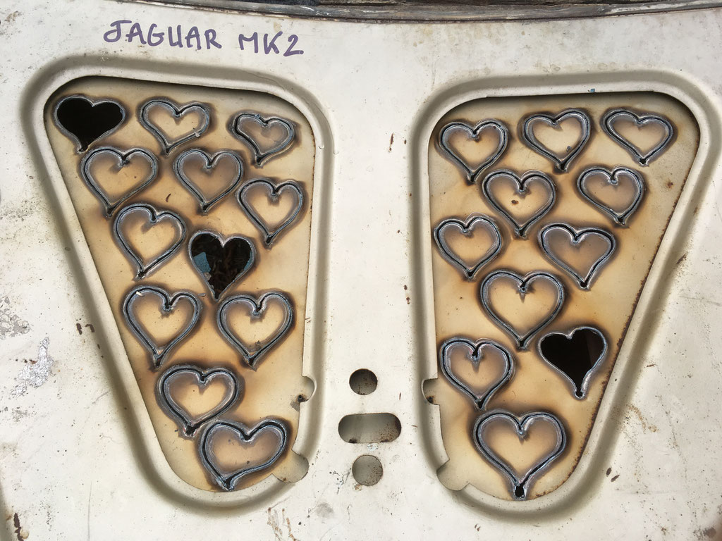 Sculpture sur coffre de Jaguar MK2