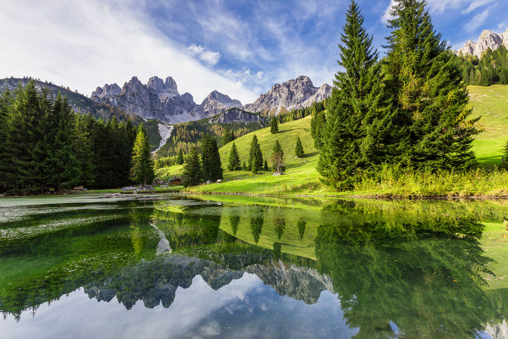 Der Almsee am Fuße der Bischofsmütze