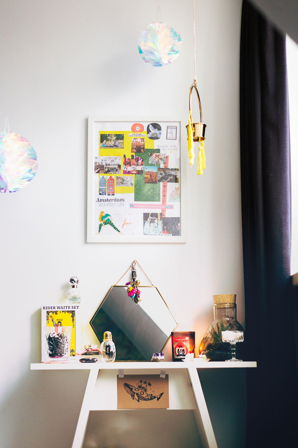 Zen Den of Landa Penders - inspiration for meditation routines in the morning - crystals, candles, perfumes, abundance, love, tarot