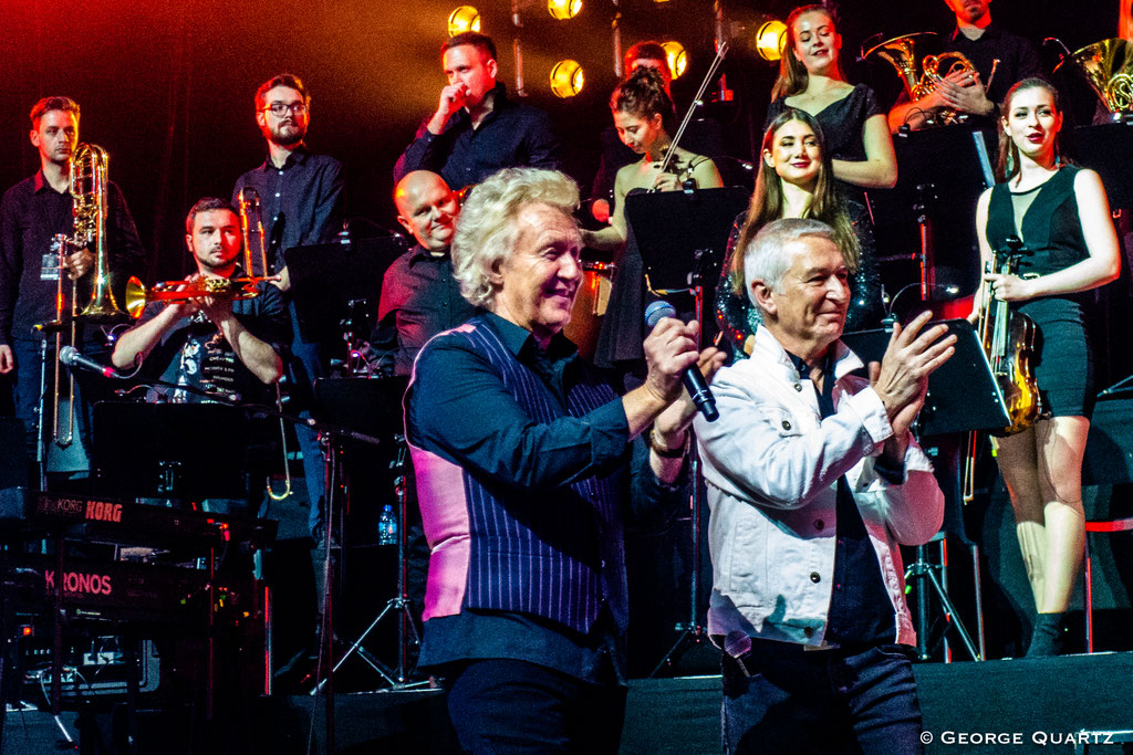 Thunder, “Rock meets Classic” 2020, Berlin, with Robert Hart 